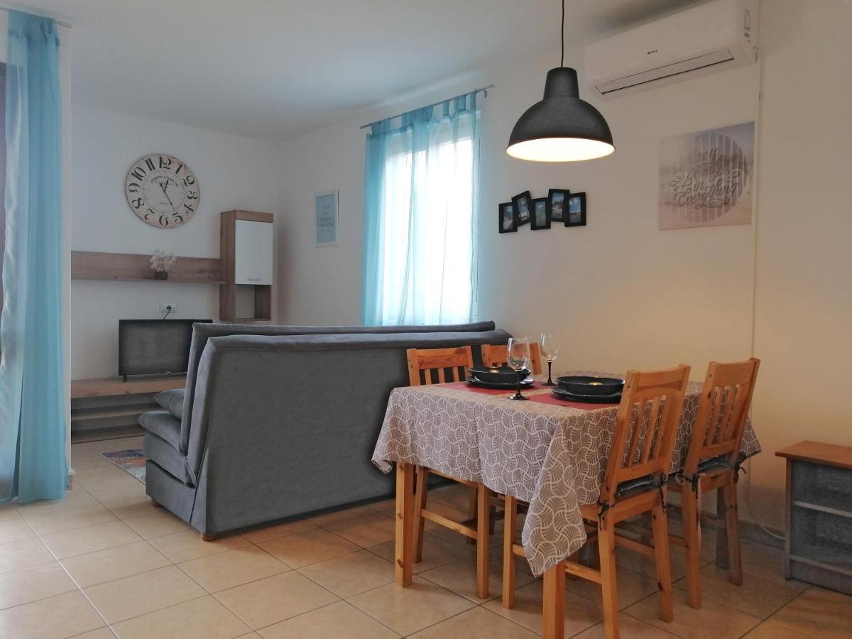 Apartment Layla - Intermezzo With Sea View In Center Of 라벡 외부 사진