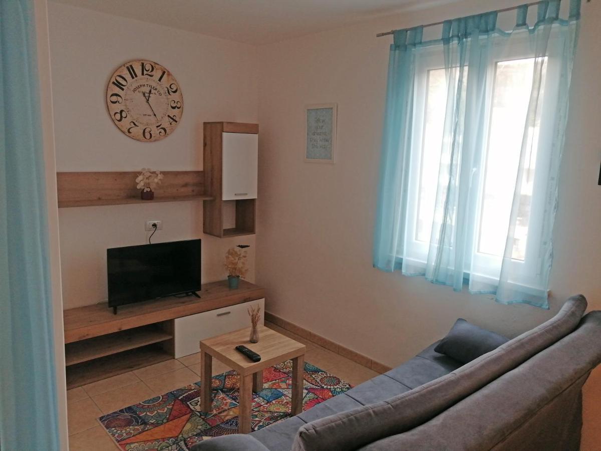 Apartment Layla - Intermezzo With Sea View In Center Of 라벡 외부 사진